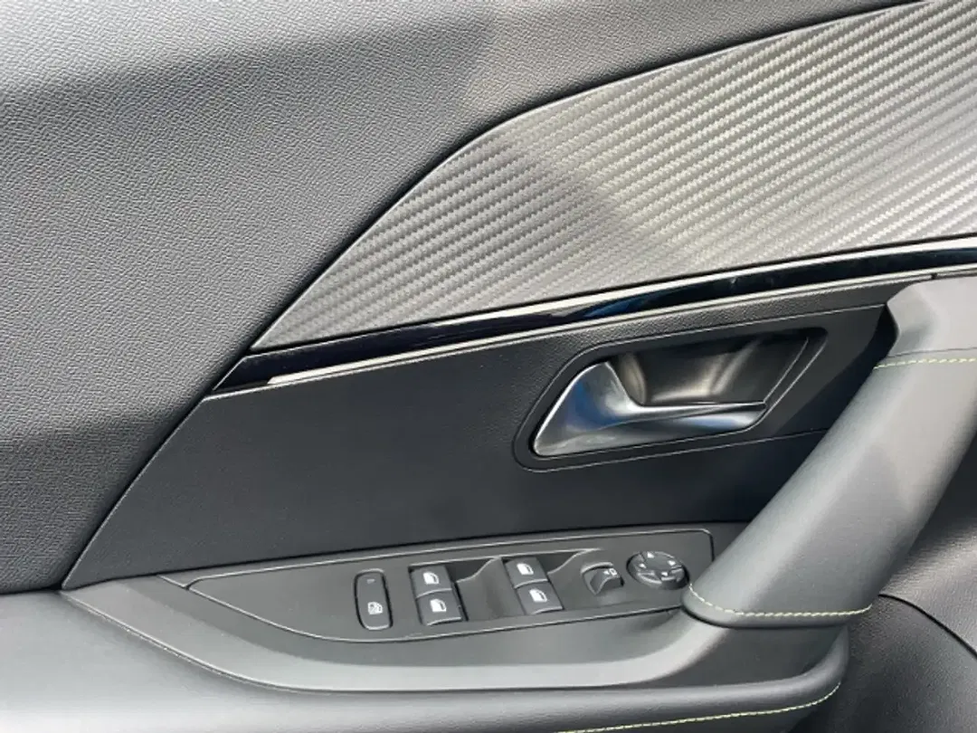 Peugeot 2008 - Thumbnail 11