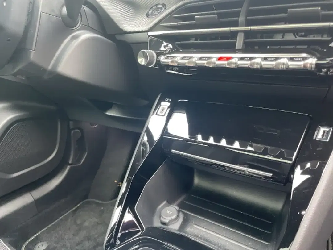 Peugeot 2008 - Thumbnail 9