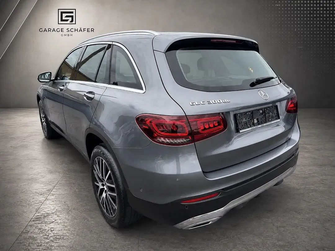 Mercedes-Benz GLC 300 - Thumbnail 4