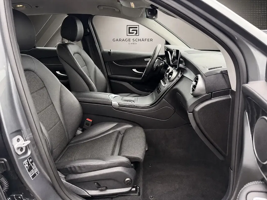 Mercedes-Benz GLC 300 - Thumbnail 9