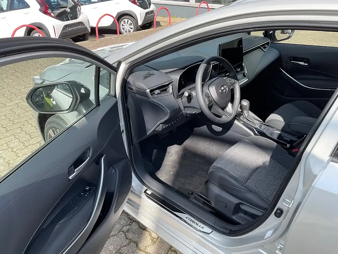 Toyota Corolla - Thumbnail 13