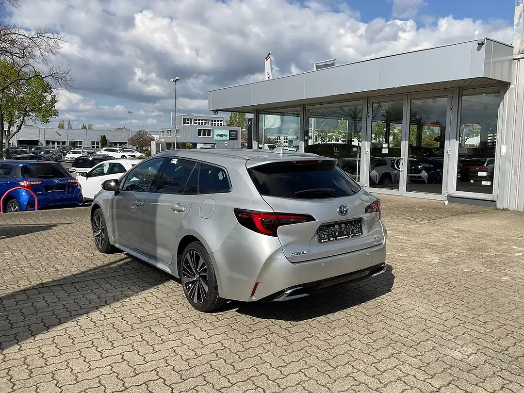 Toyota Corolla - Thumbnail 4
