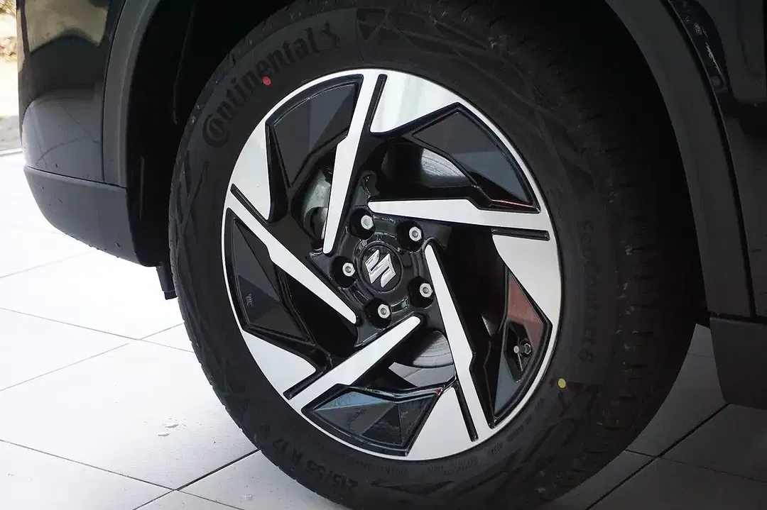 Suzuki Vitara - Thumbnail 14