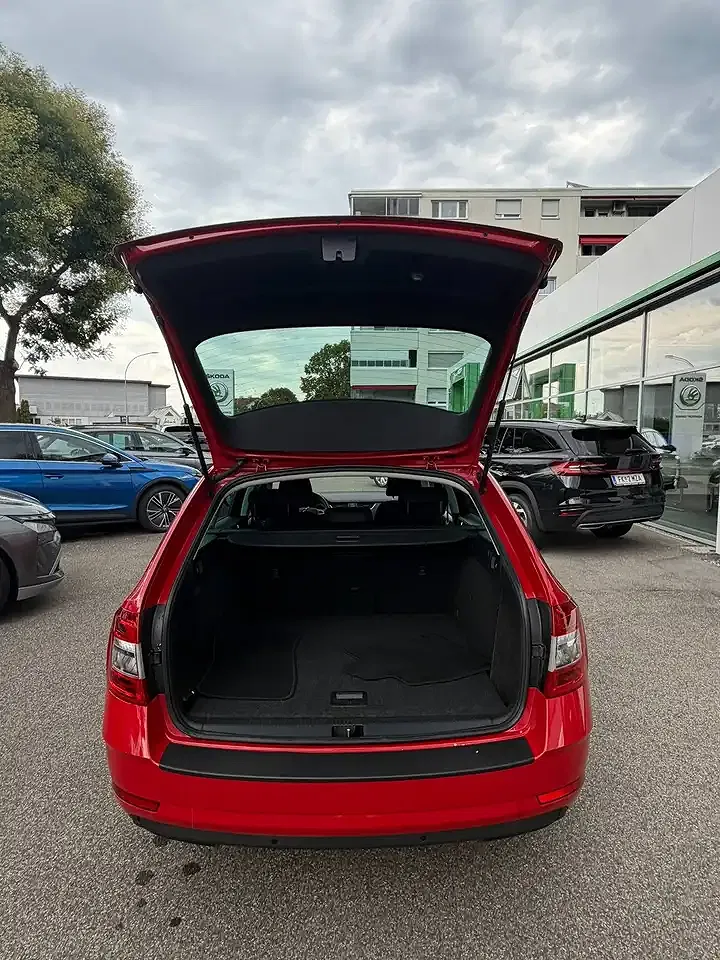 Skoda Octavia - Thumbnail 5