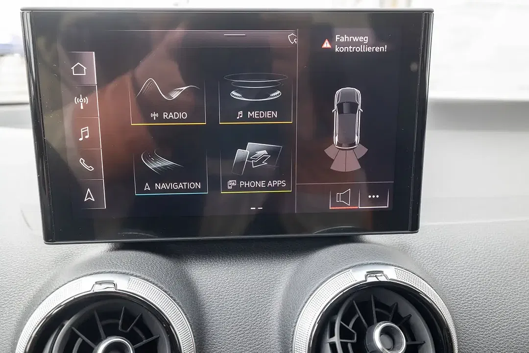 Audi Q2 - Thumbnail 11