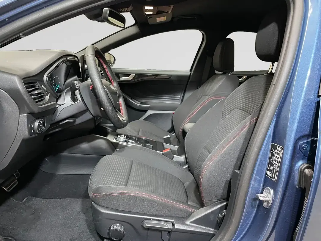 Ford Focus - Thumbnail 5