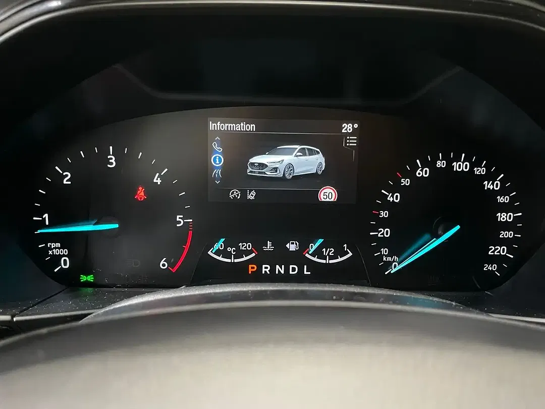 Ford Focus - Thumbnail 8