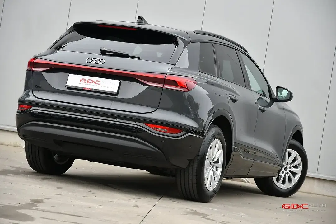 Audi Q6 e-tron - Thumbnail 3