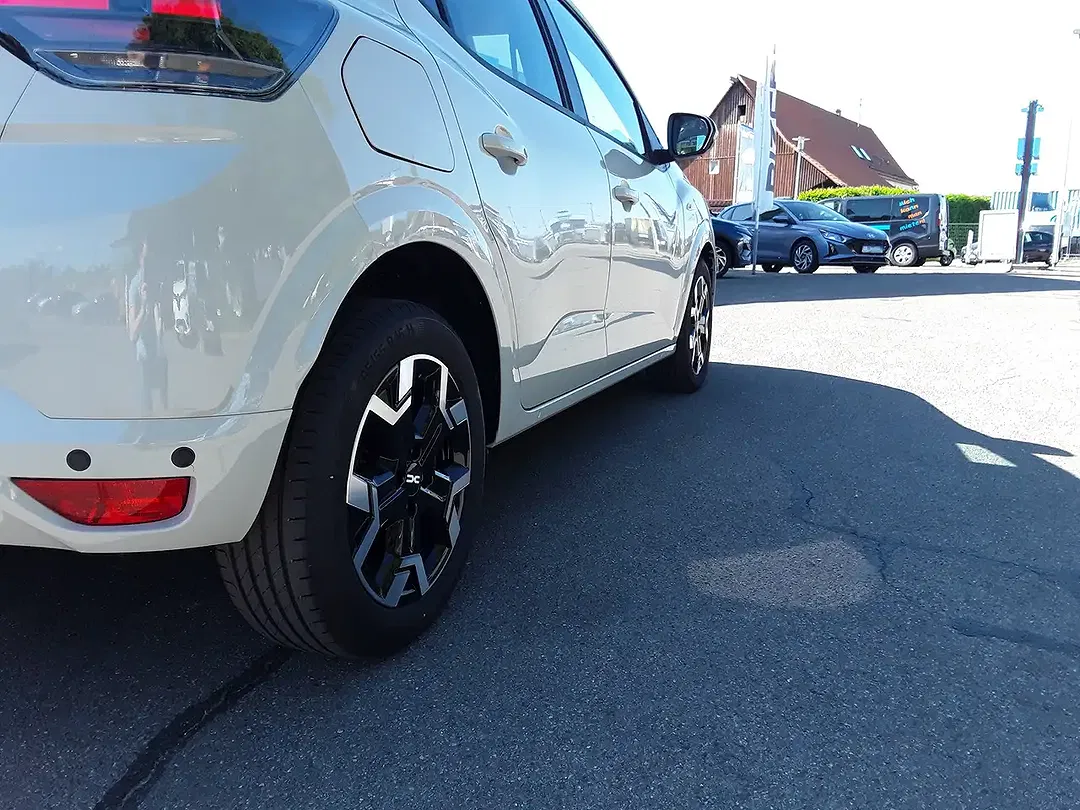 Dacia Sandero - Thumbnail 4