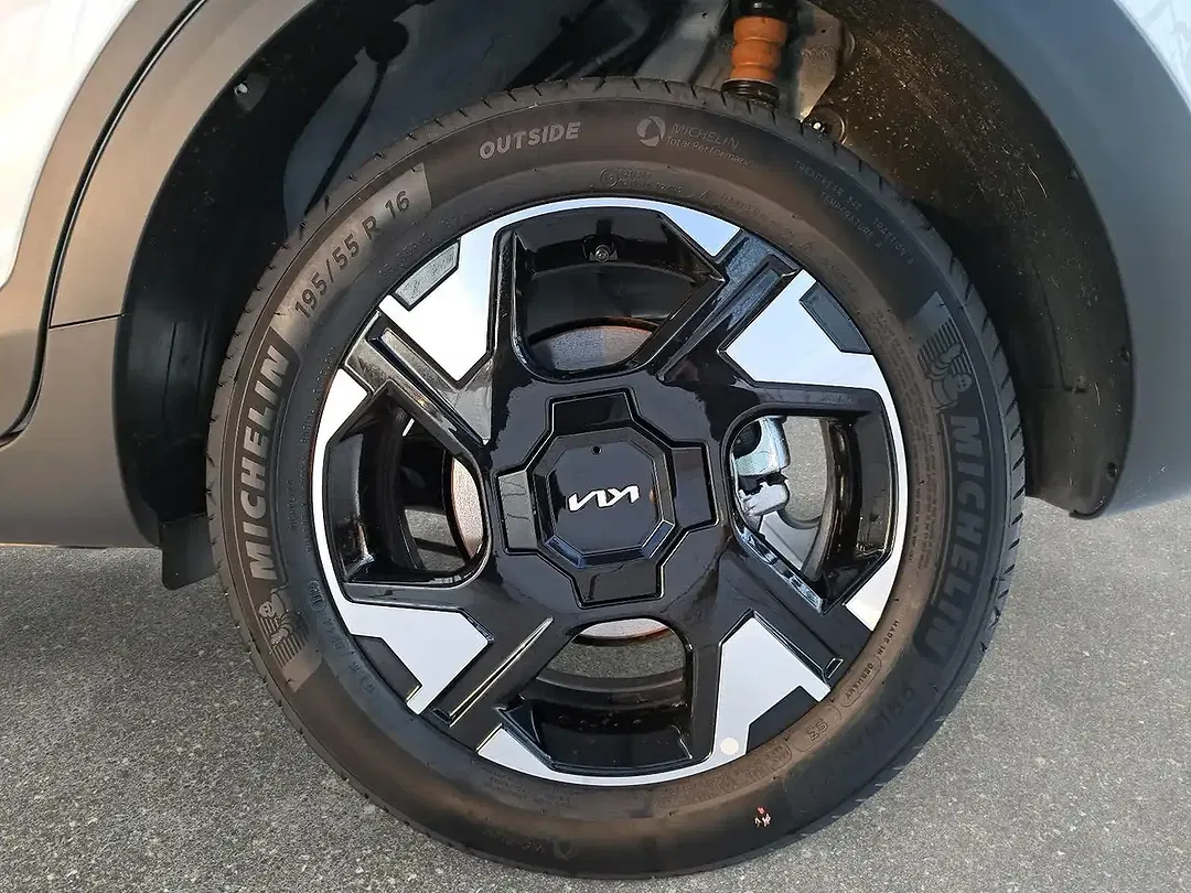 Kia Stonic - Thumbnail 6