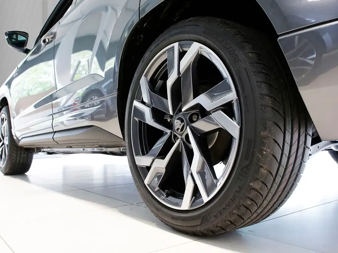 Skoda Karoq - Thumbnail 4