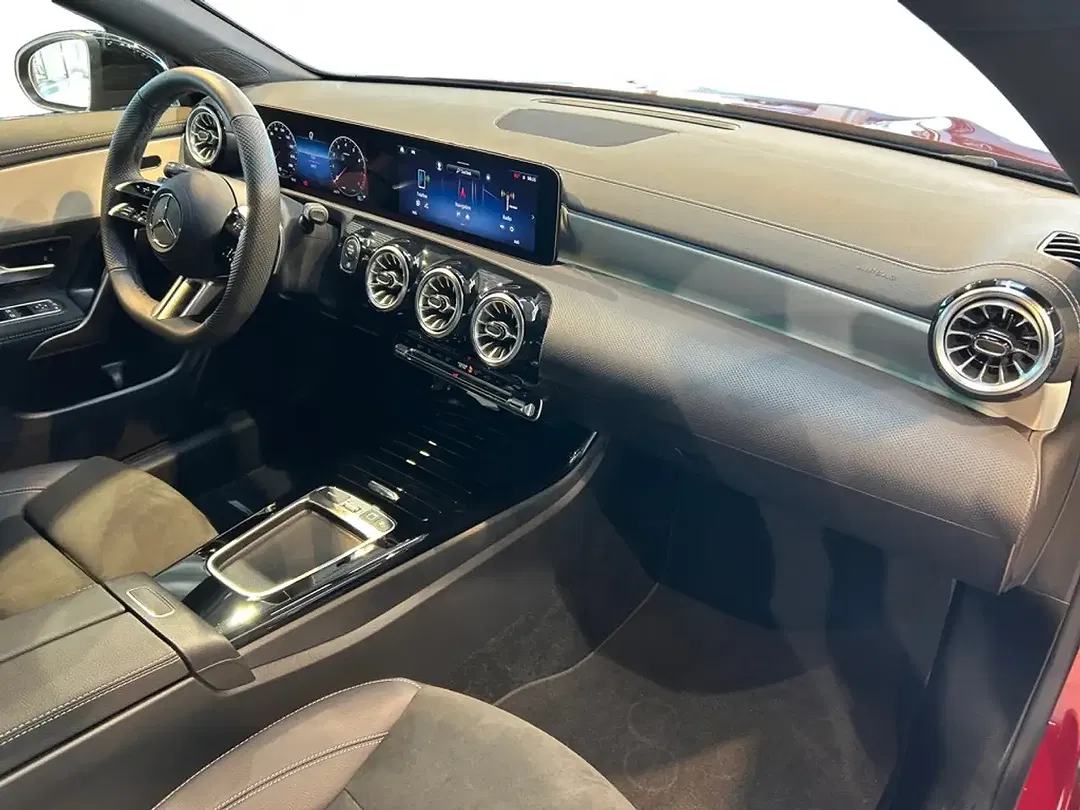 Mercedes-Benz CLA 200 - Thumbnail 3