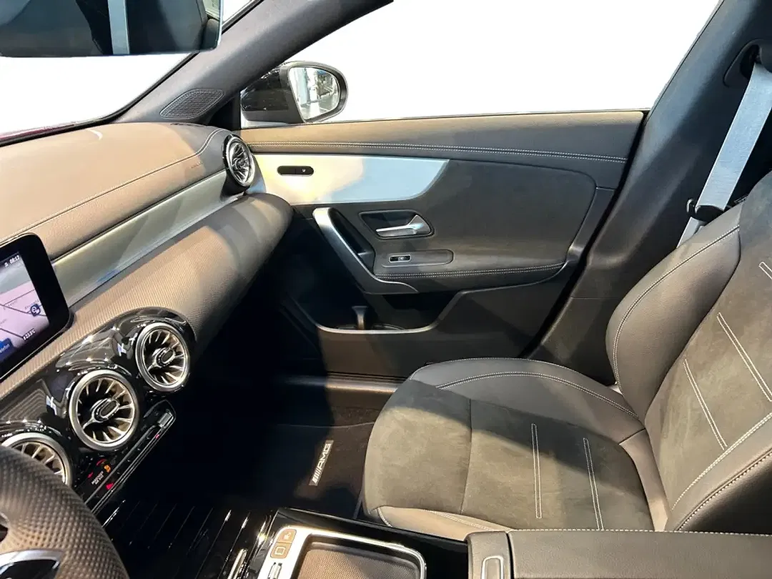Mercedes-Benz CLA 200 - Thumbnail 4