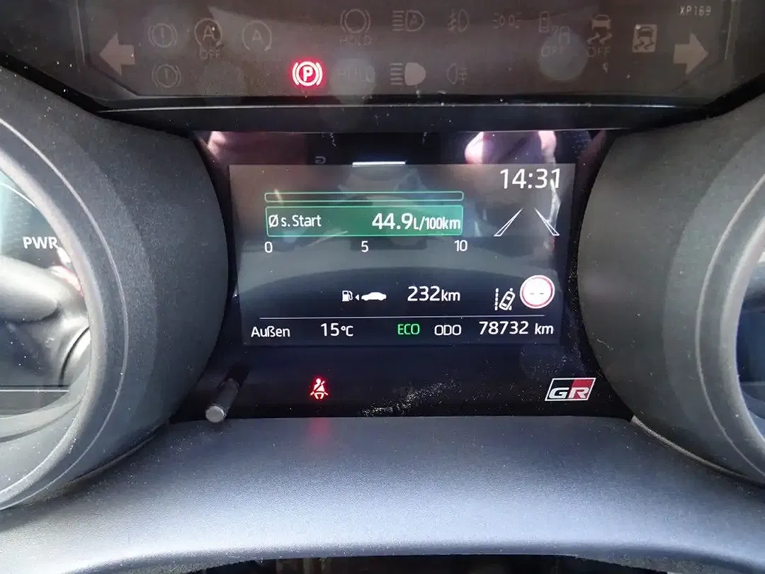 Toyota Yaris - Thumbnail 12