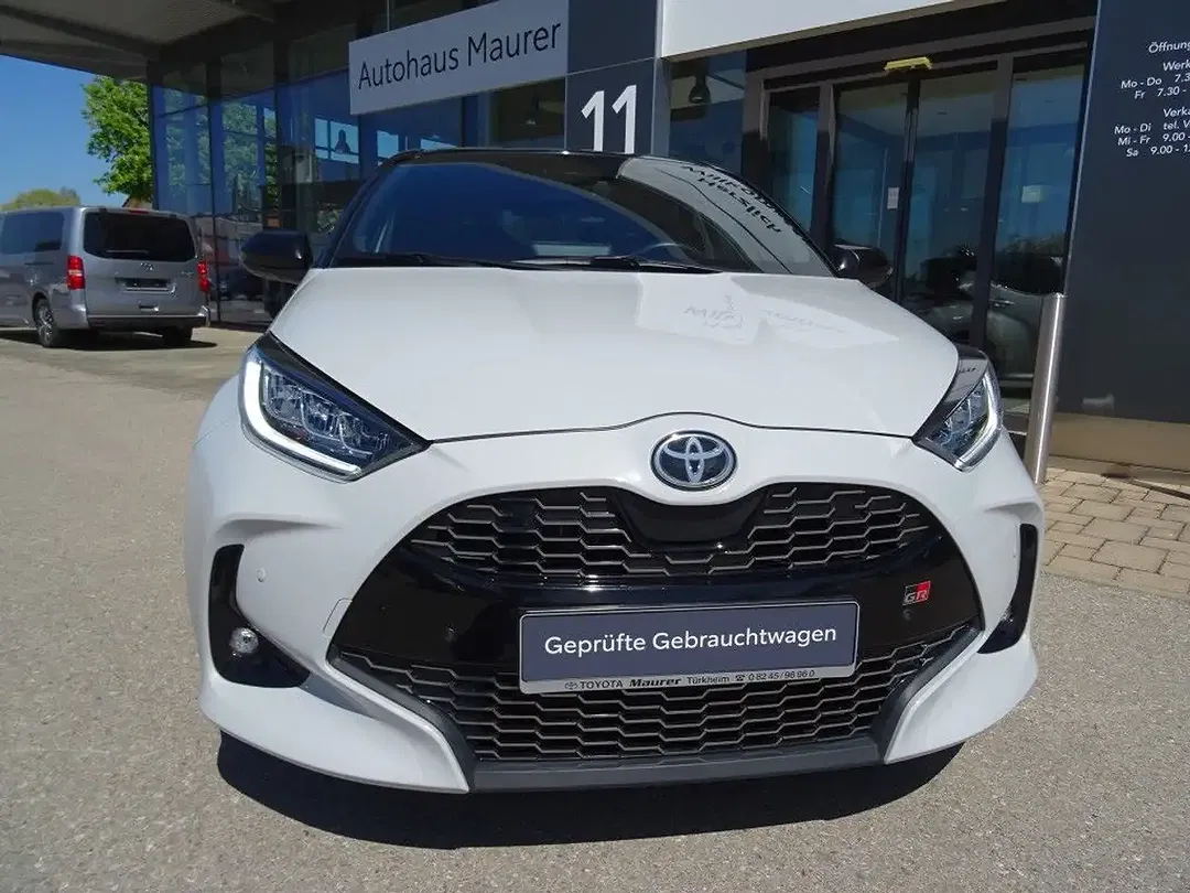 Toyota Yaris - Thumbnail 2