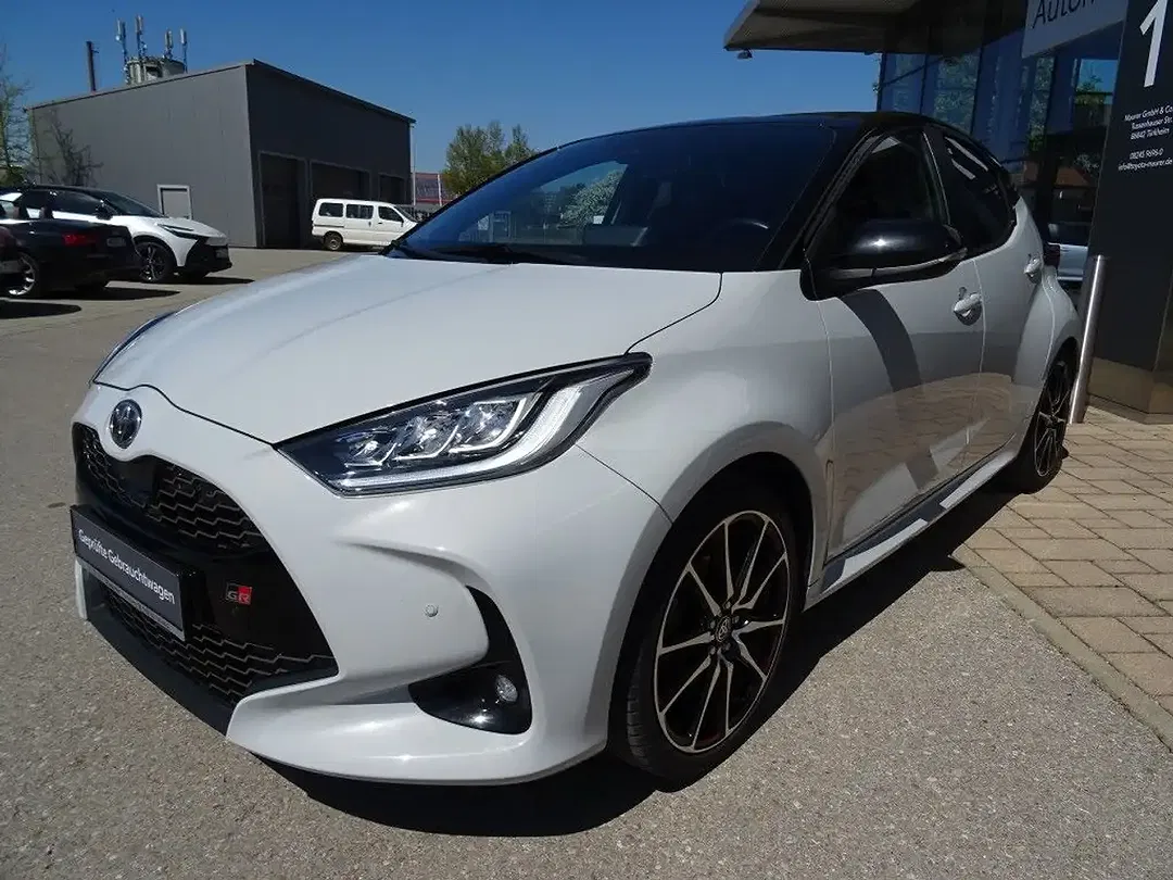 Toyota Yaris - Thumbnail 3