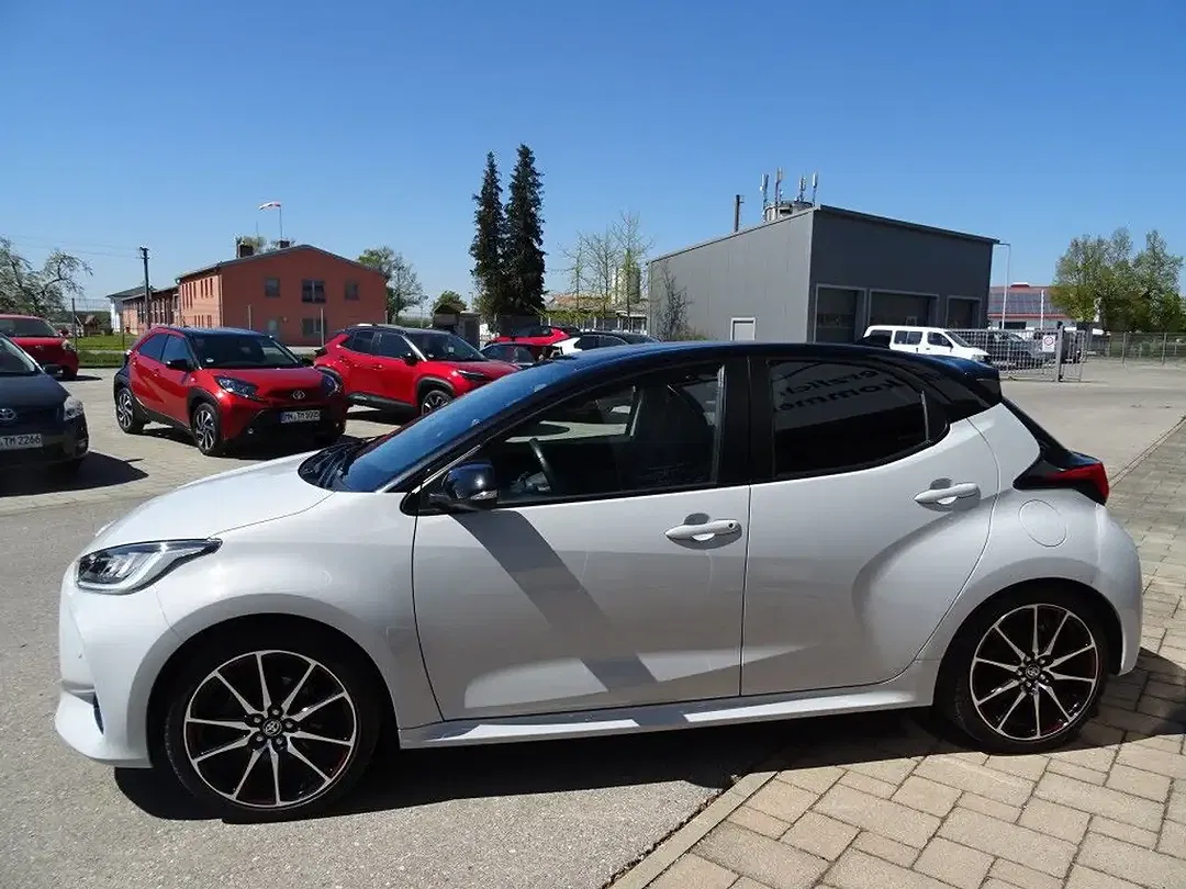 Toyota Yaris - Thumbnail 4