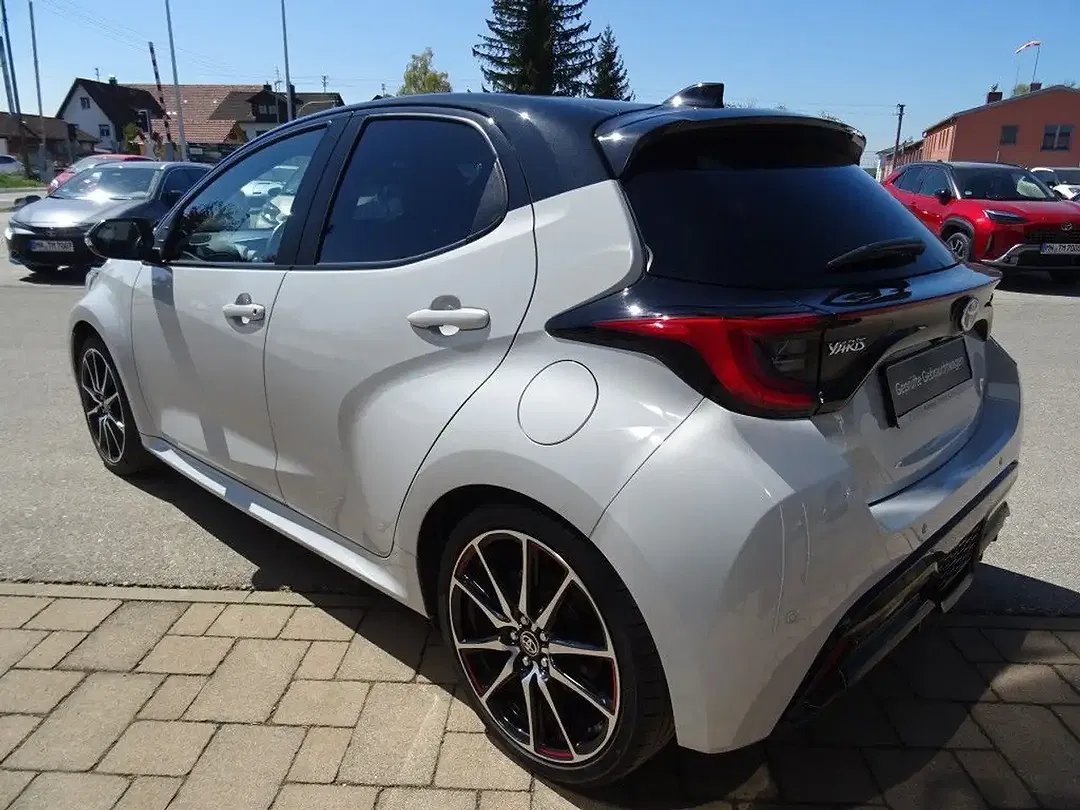 Toyota Yaris - Thumbnail 5