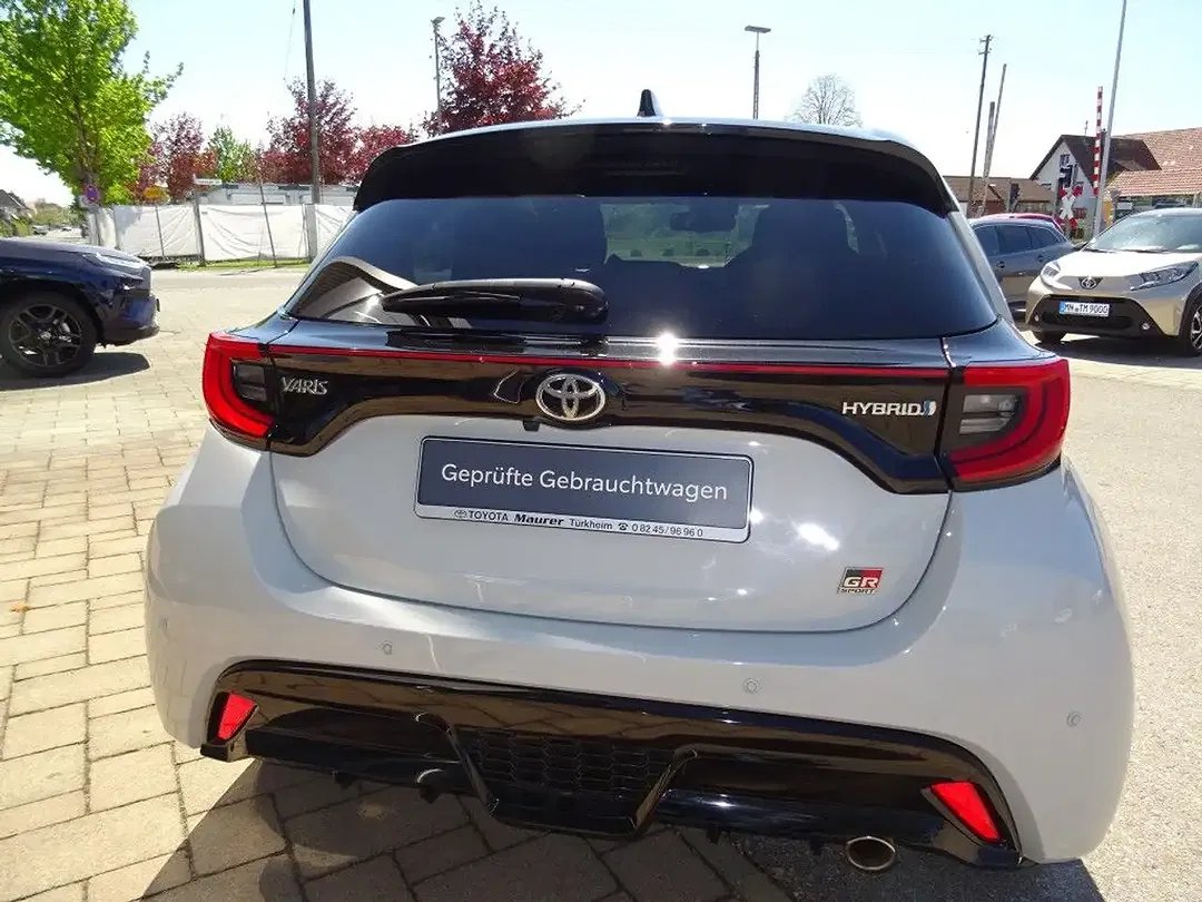 Toyota Yaris - Thumbnail 6