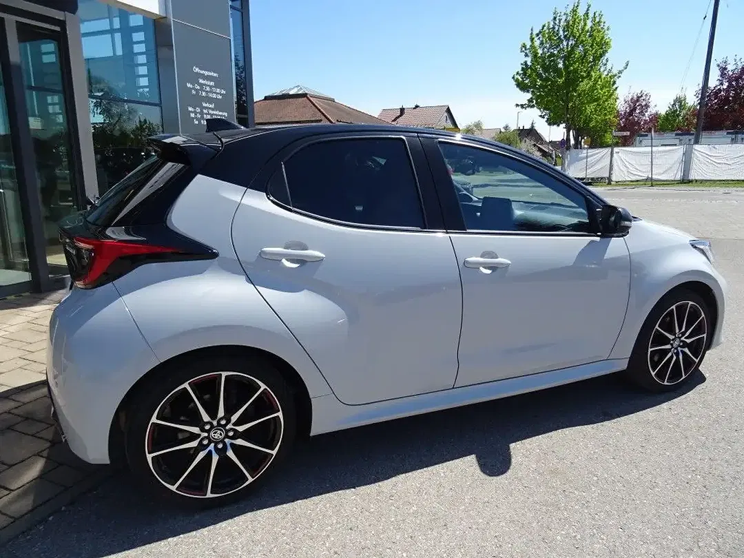Toyota Yaris - Thumbnail 7