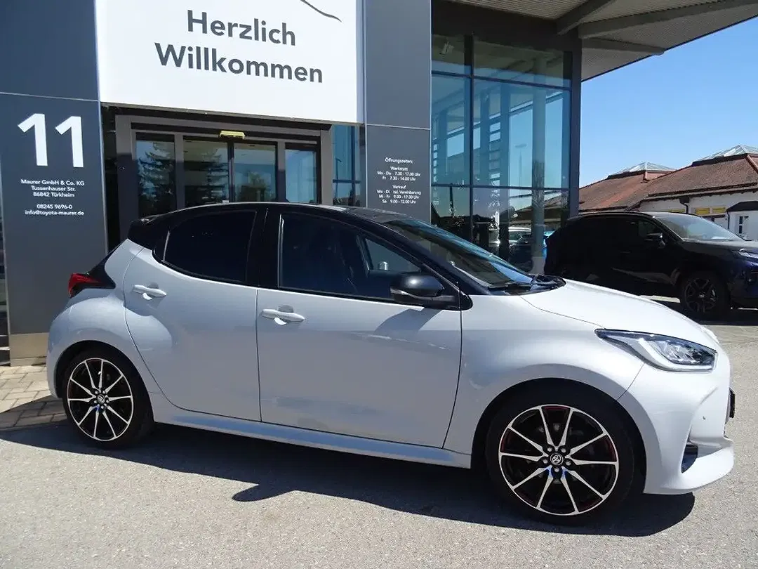 Toyota Yaris - Thumbnail 8