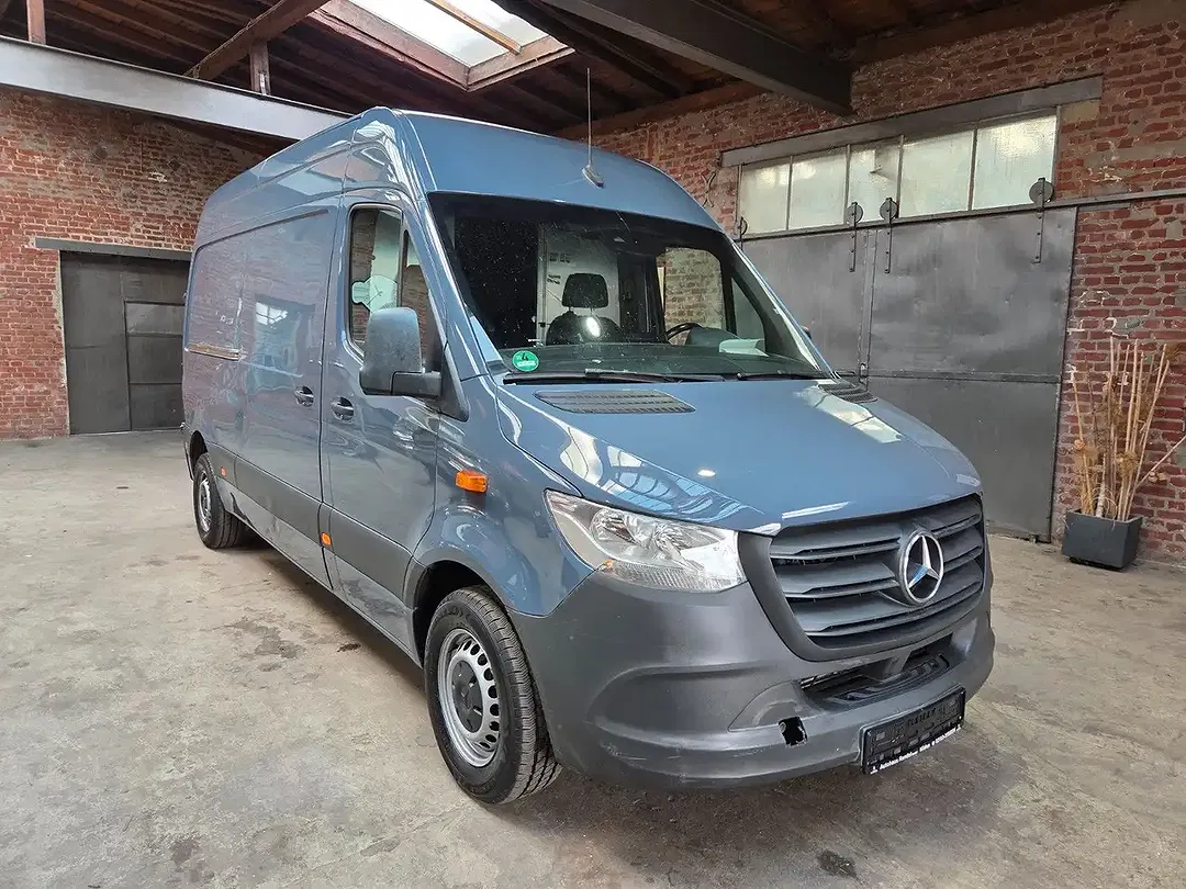Mercedes-Benz Sprinter - Thumbnail 3