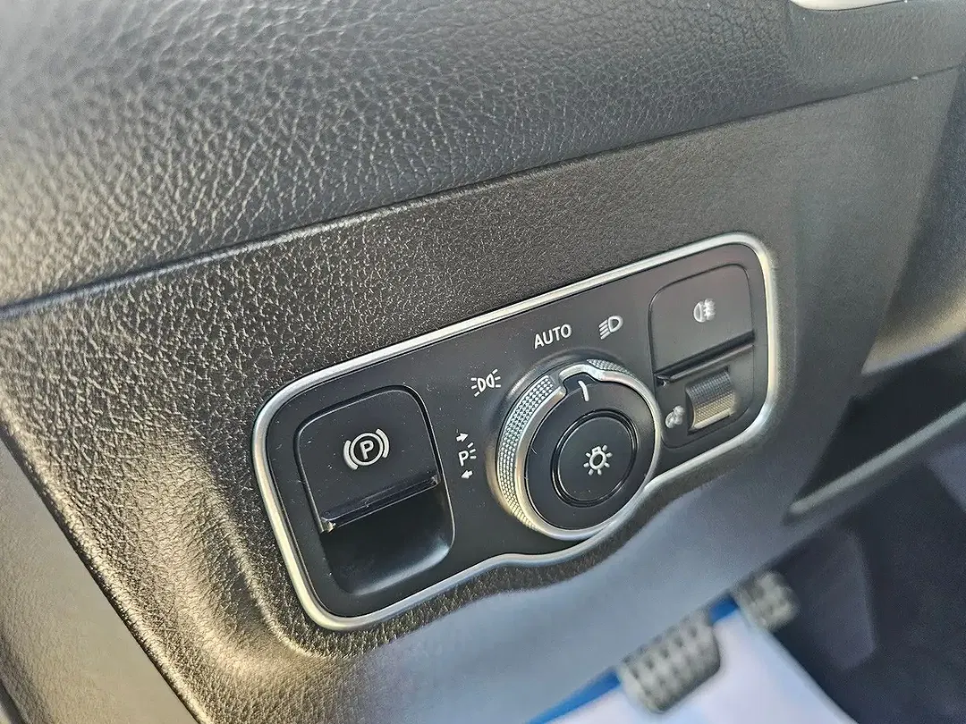 Mercedes-Benz GLB 200 - Thumbnail 15