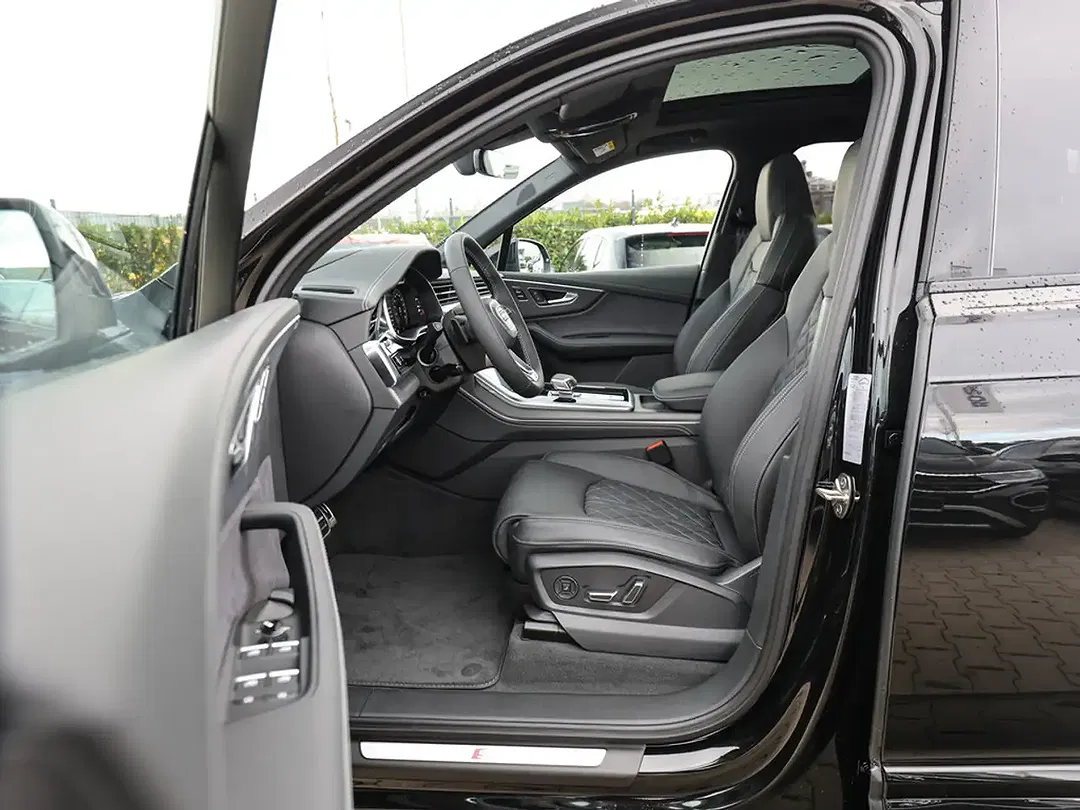 Audi Q7 - Thumbnail 10