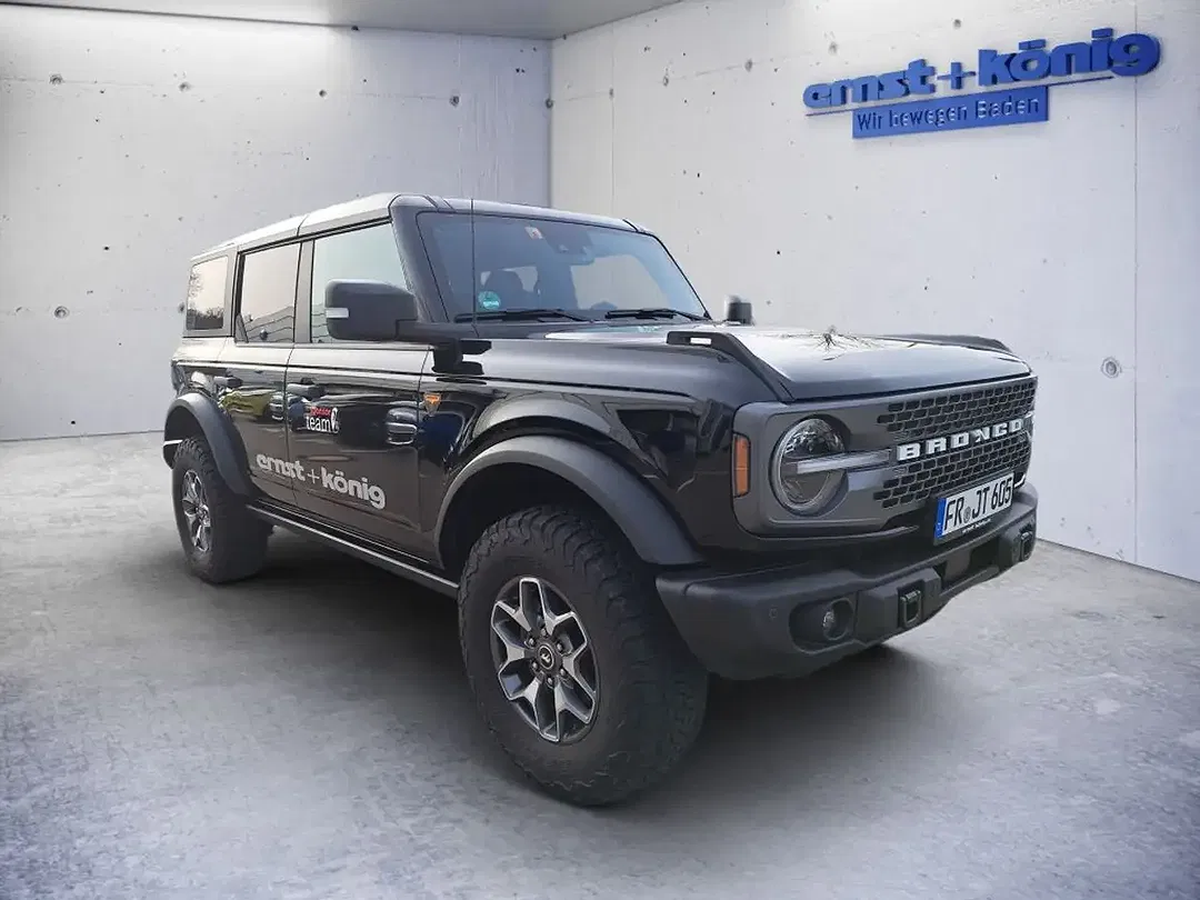 Ford Bronco - Thumbnail 2