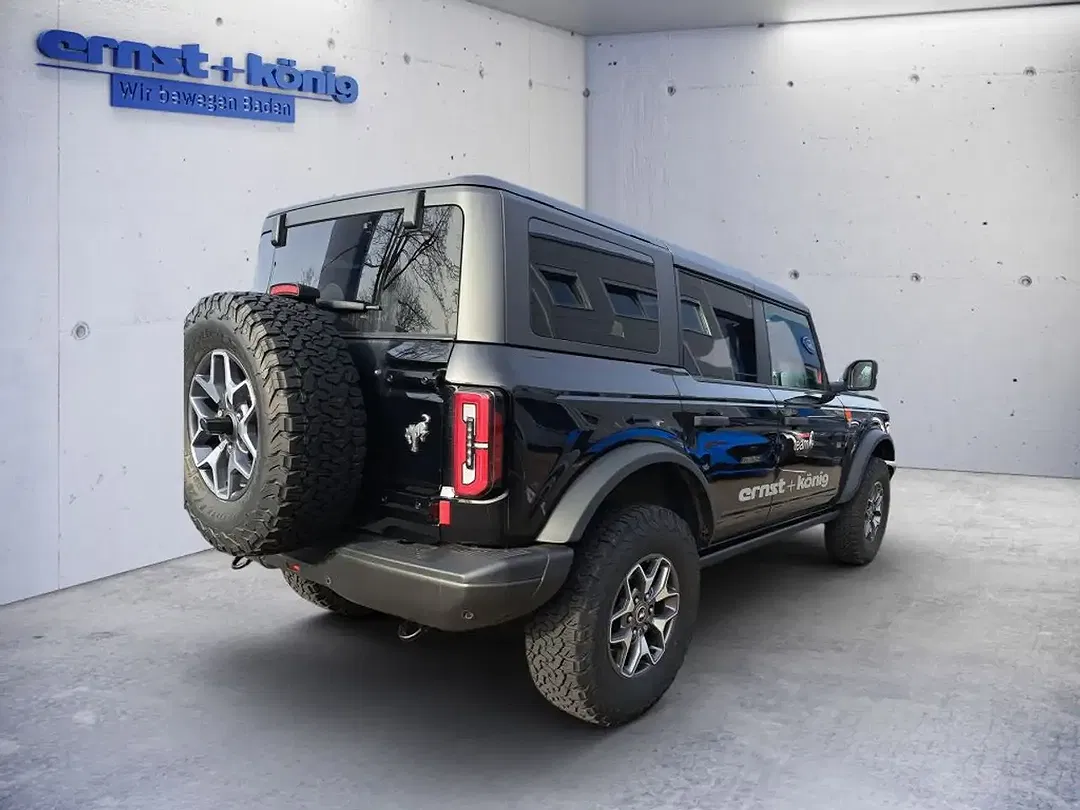 Ford Bronco - Thumbnail 3