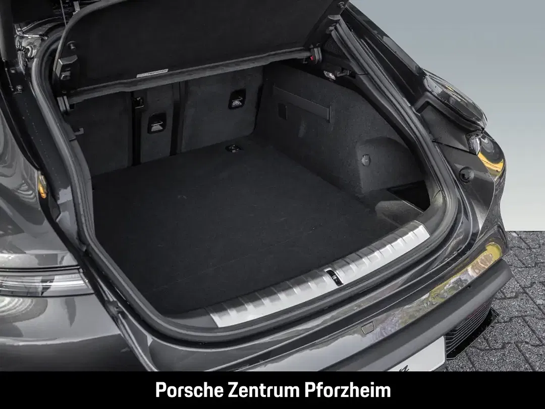 Porsche Taycan - Thumbnail 12