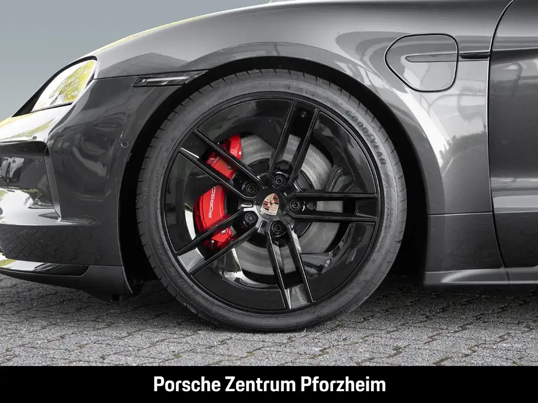 Porsche Taycan - Thumbnail 13
