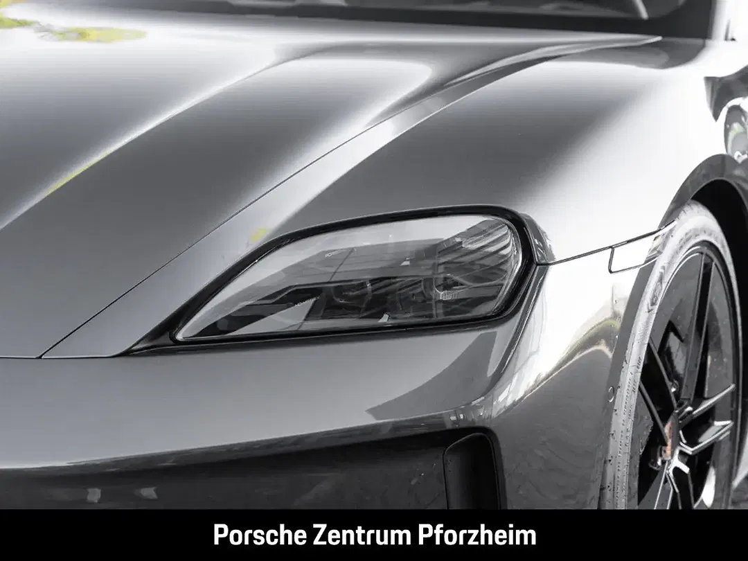 Porsche Taycan - Thumbnail 15