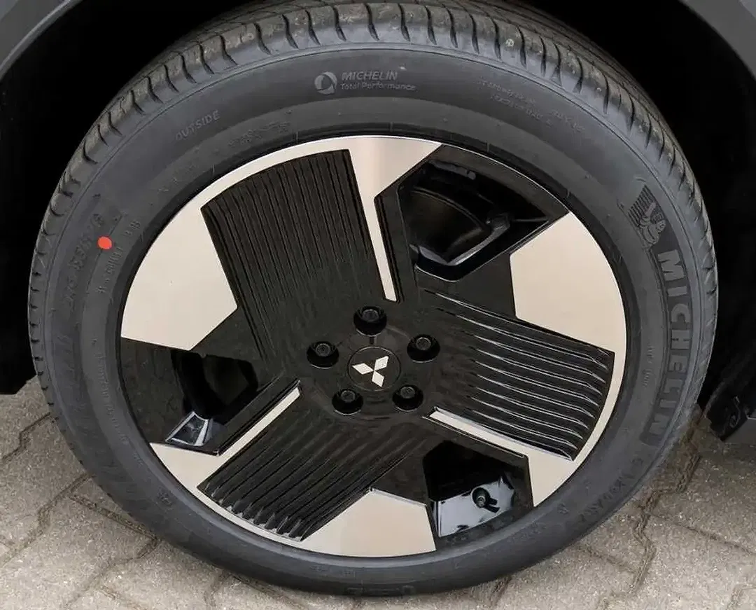 Mitsubishi Eclipse Cross - Thumbnail 12