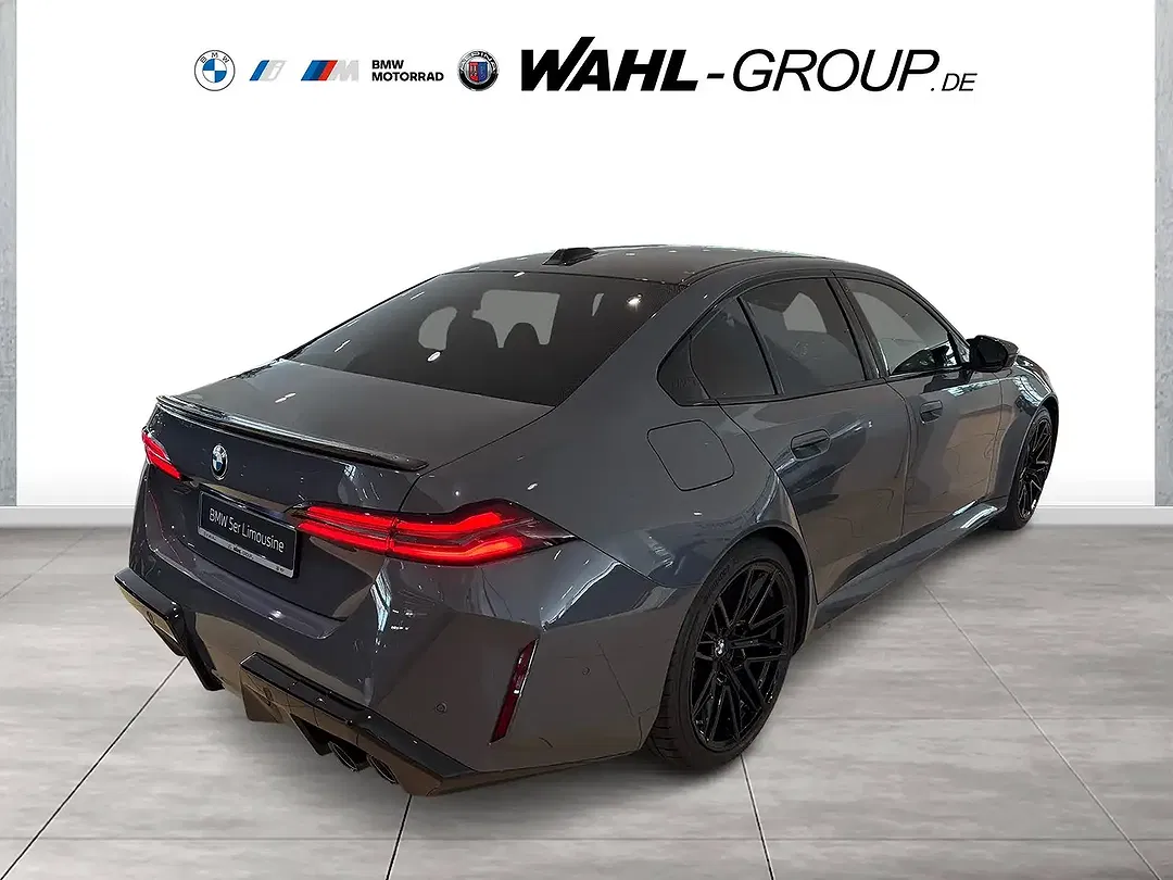BMW M5 - Thumbnail 4