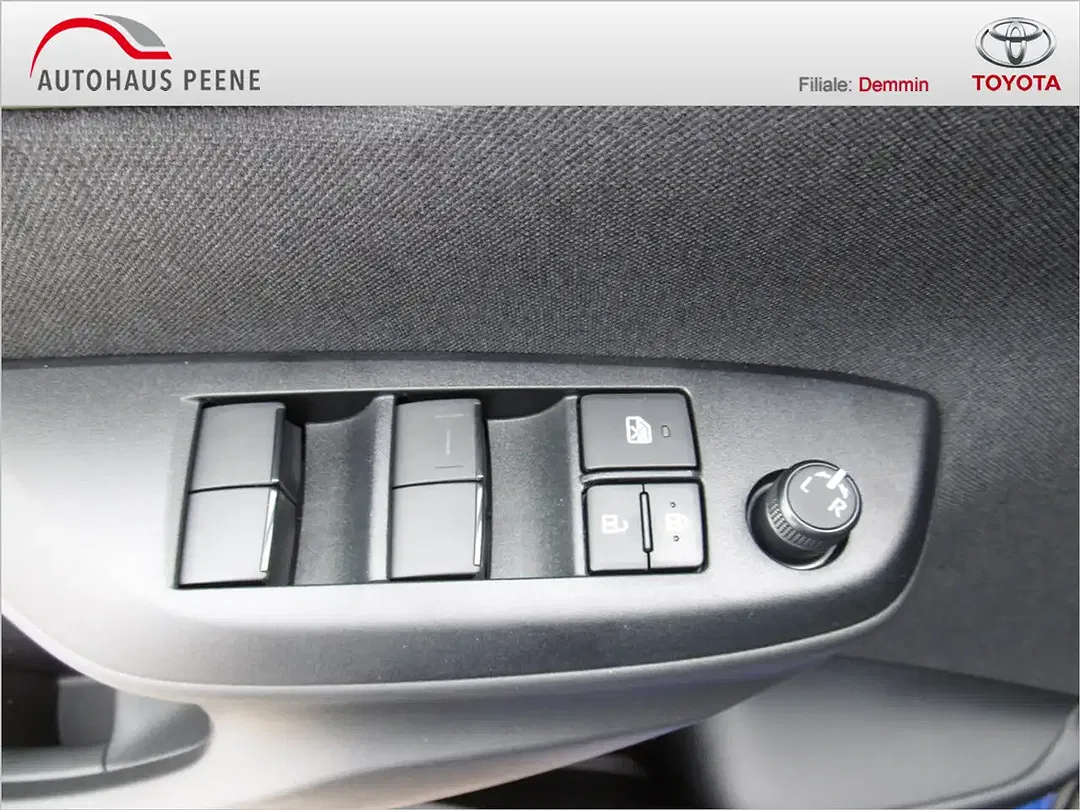 Toyota Yaris - Thumbnail 10
