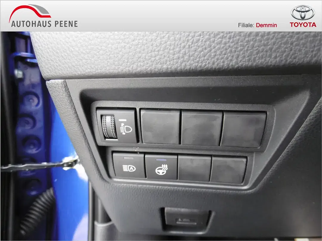 Toyota Yaris - Thumbnail 11