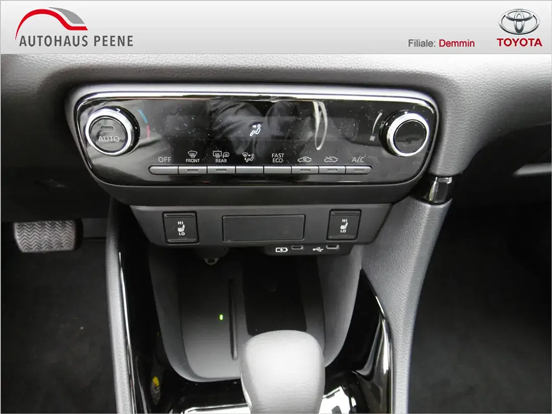 Toyota Yaris - Thumbnail 12