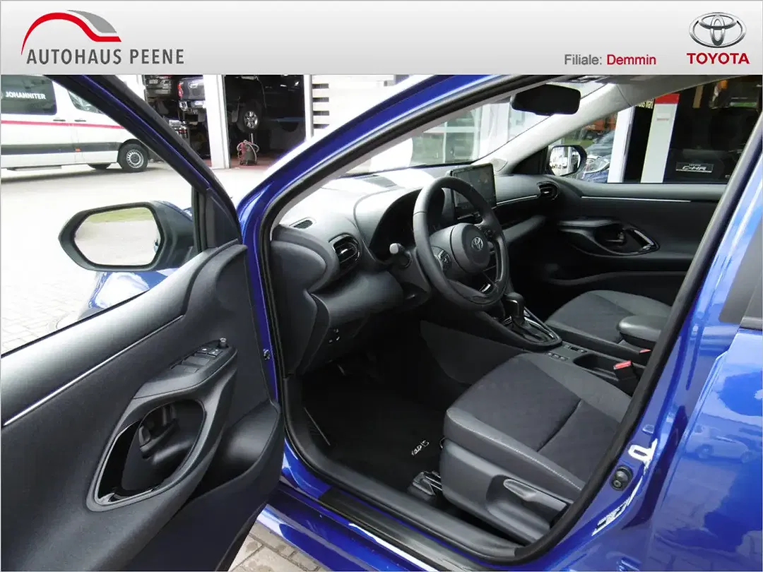 Toyota Yaris - Thumbnail 8