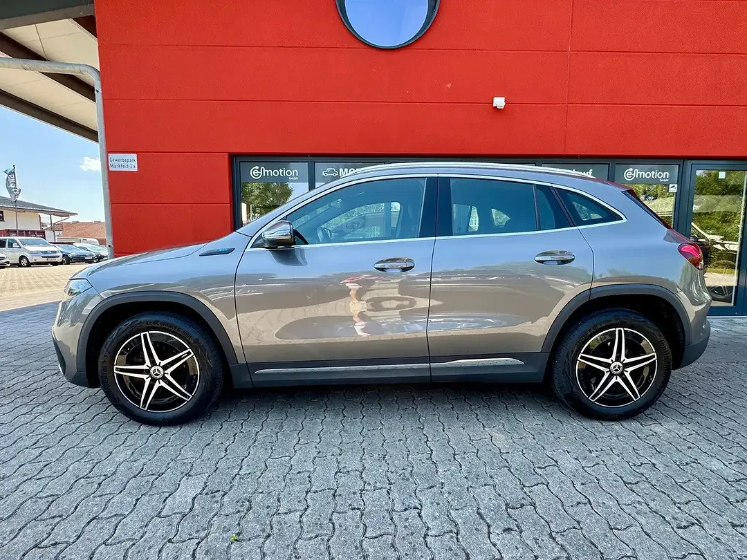 Mercedes-Benz EQA - Thumbnail 2