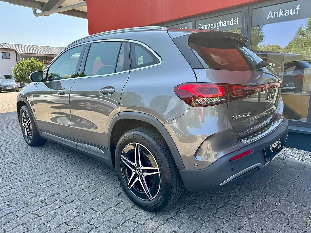 Mercedes-Benz EQA - Thumbnail 3