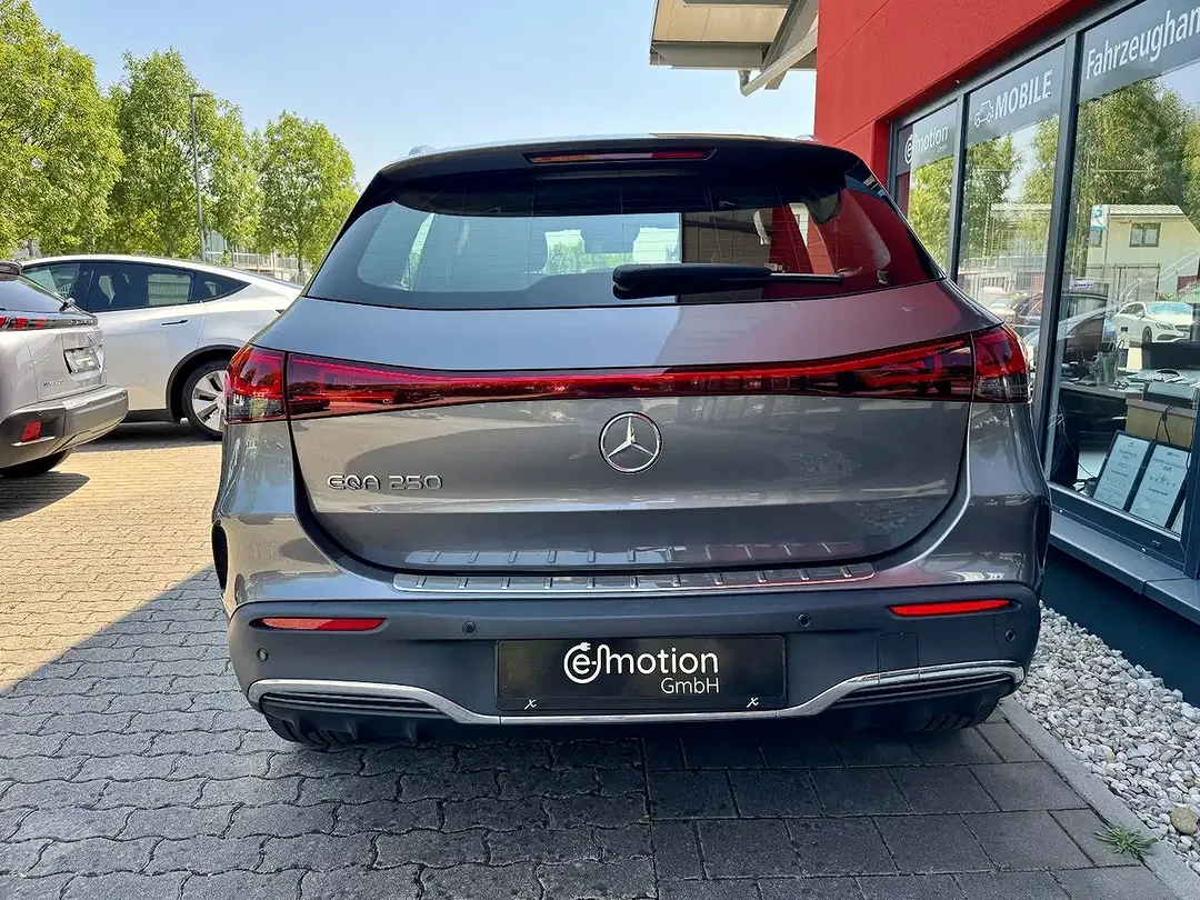 Mercedes-Benz EQA - Thumbnail 4