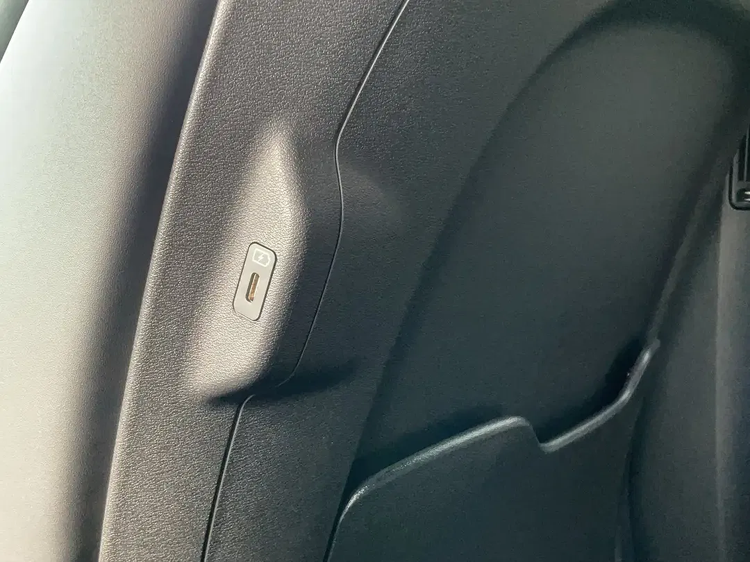 Kia EV6 - Thumbnail 15
