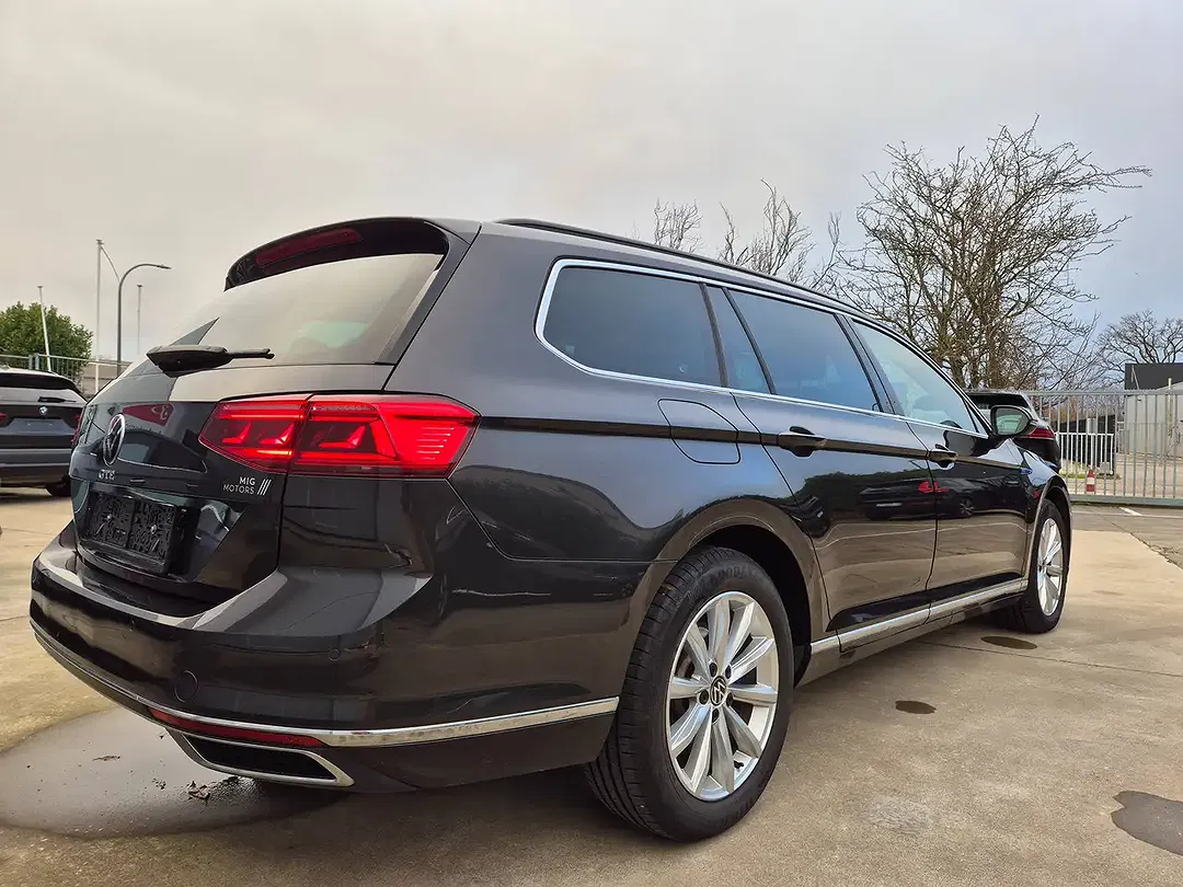 Volkswagen Passat - Thumbnail 11