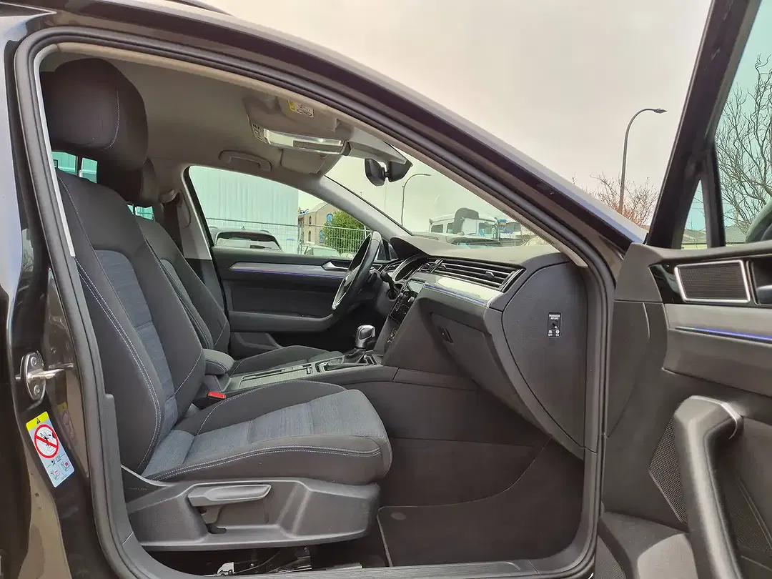 Volkswagen Passat - Thumbnail 13