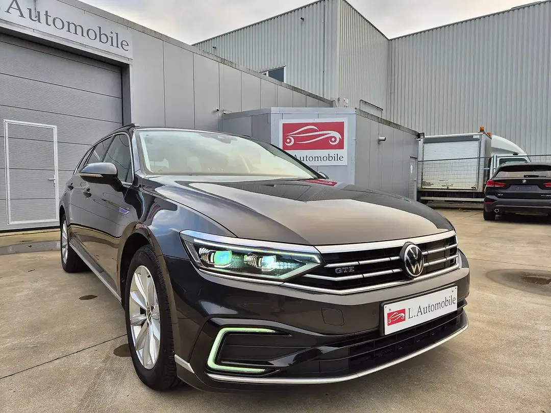 Volkswagen Passat - Thumbnail 3