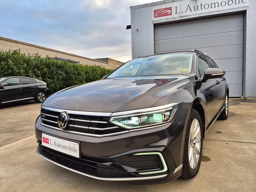Volkswagen Passat - Thumbnail 4