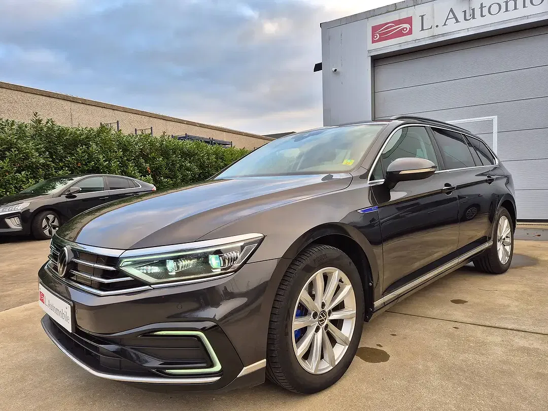 Volkswagen Passat - Thumbnail 5