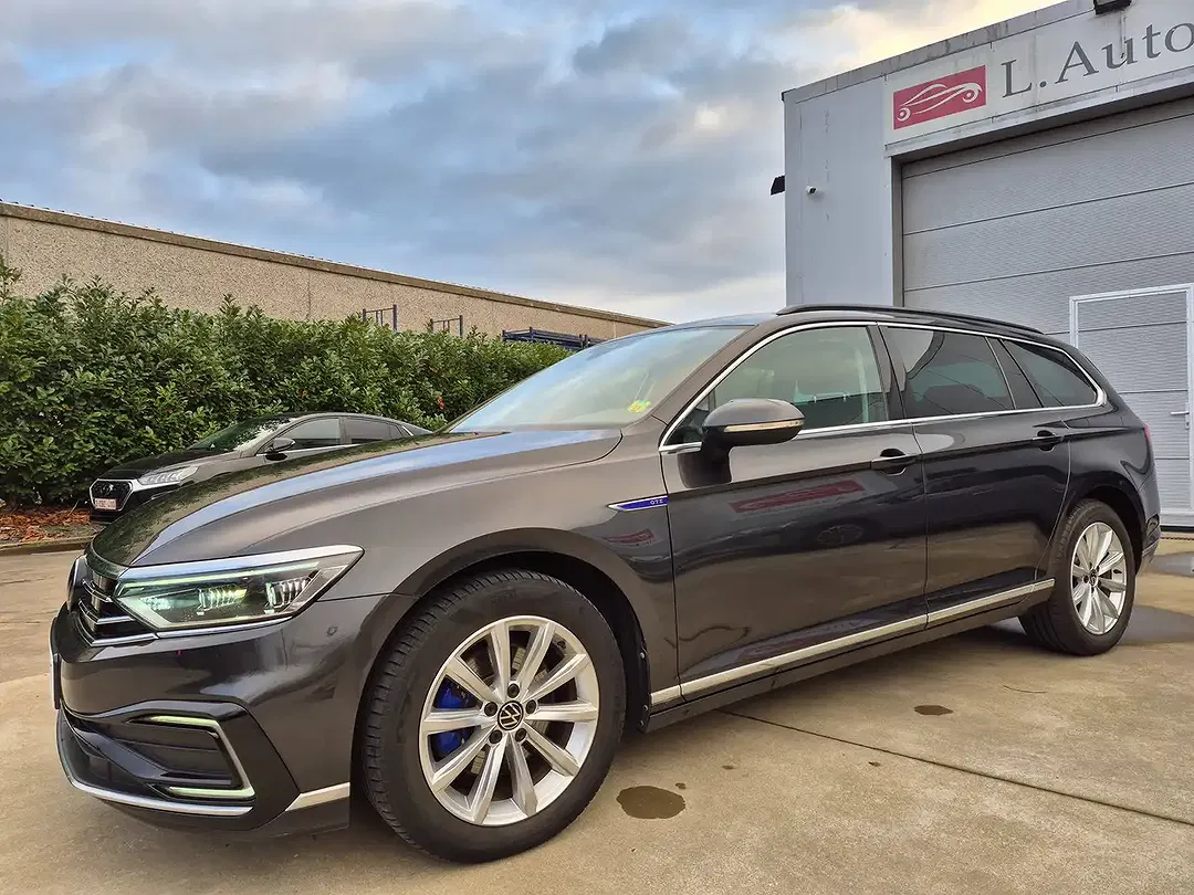 Volkswagen Passat - Thumbnail 6