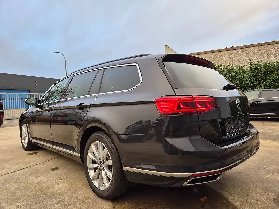 Volkswagen Passat - Thumbnail 8